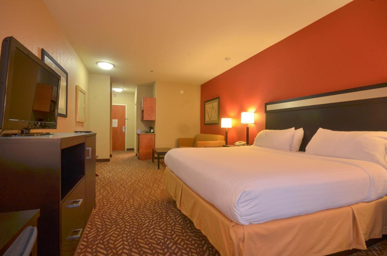 Holiday Inn Express & Suites Pine Bluff/Pines Mall By Ihg Exterior photo