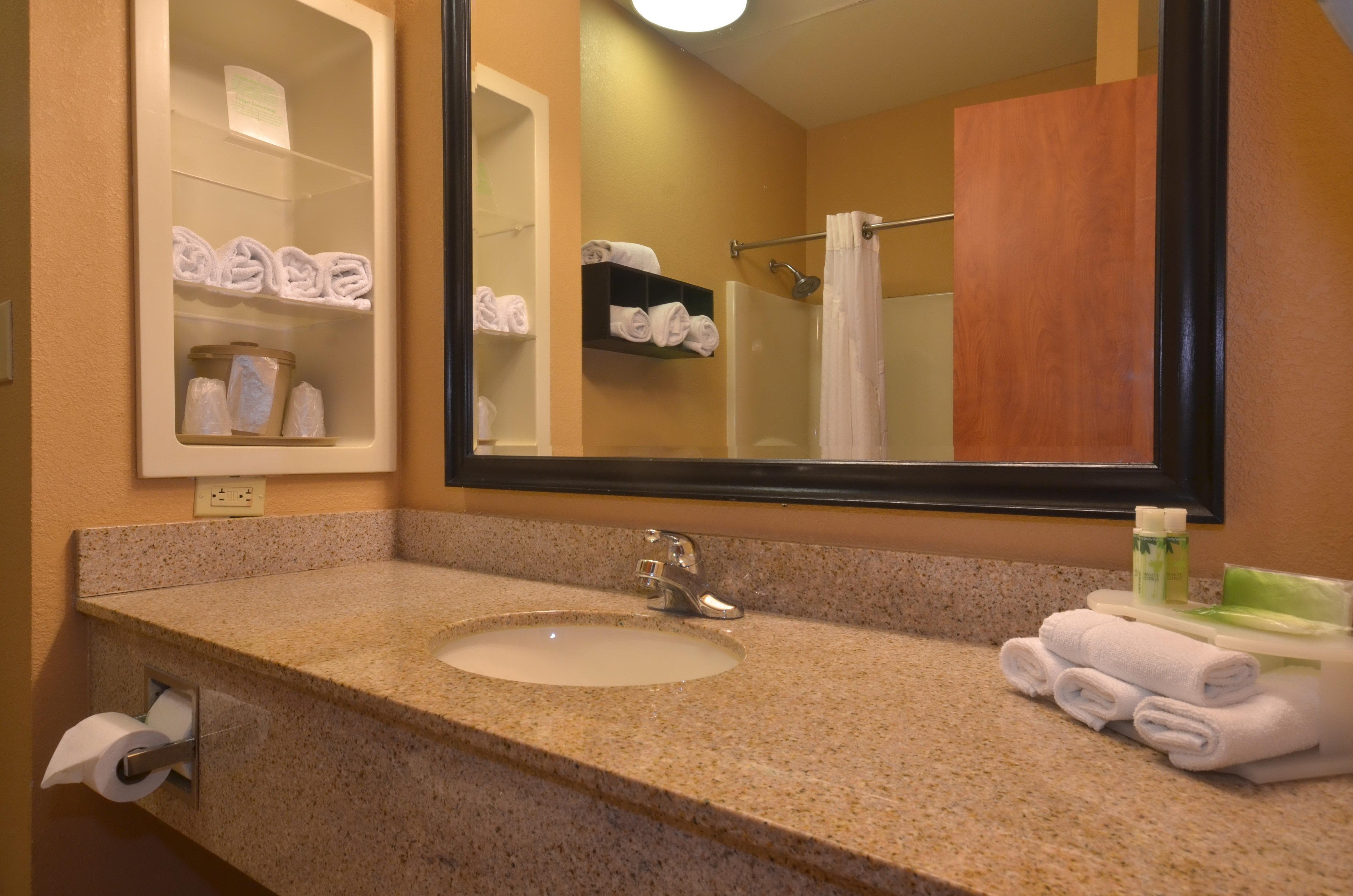 Holiday Inn Express & Suites Pine Bluff/Pines Mall By Ihg Exterior photo