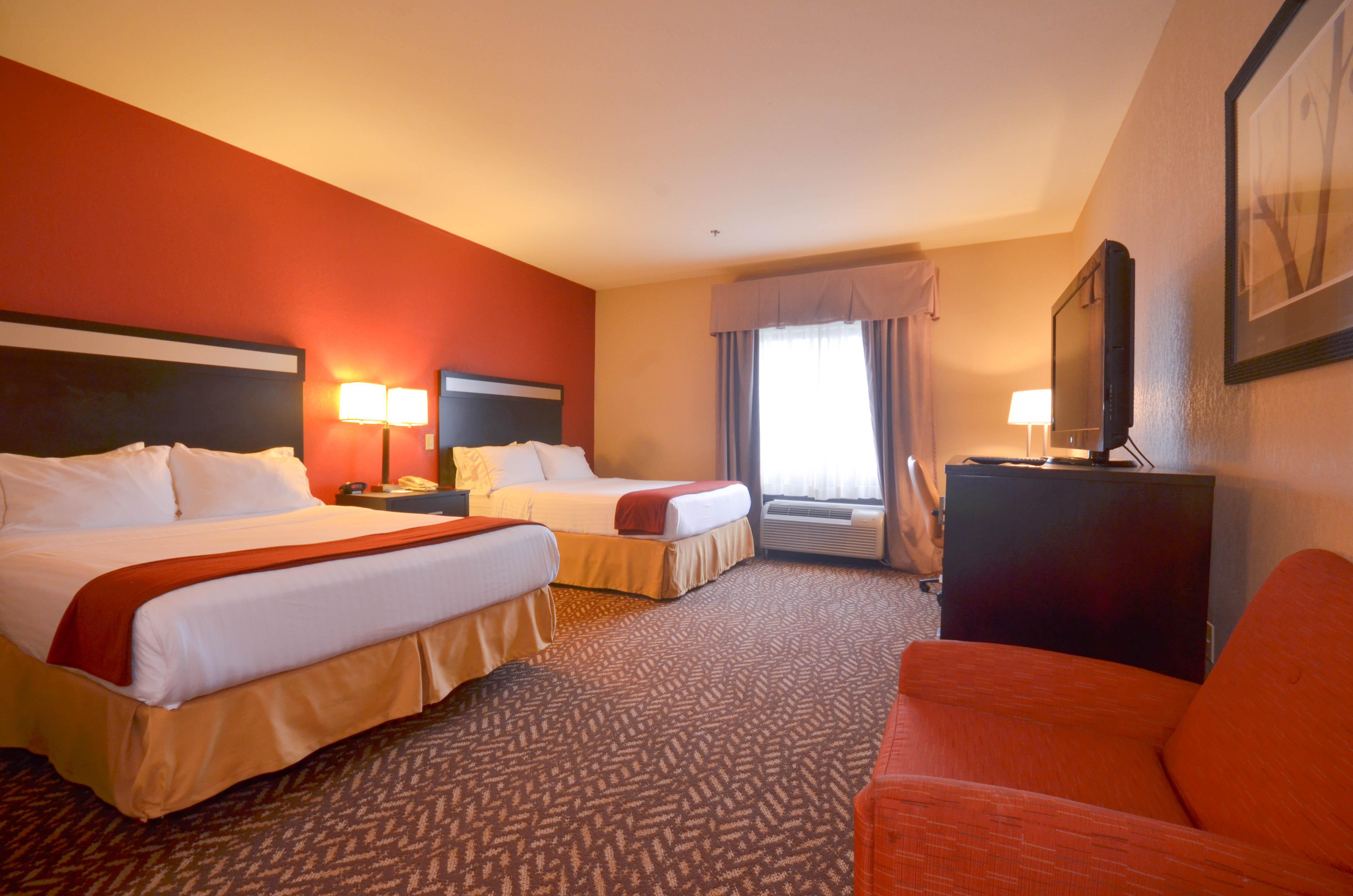 Holiday Inn Express & Suites Pine Bluff/Pines Mall By Ihg Exterior photo