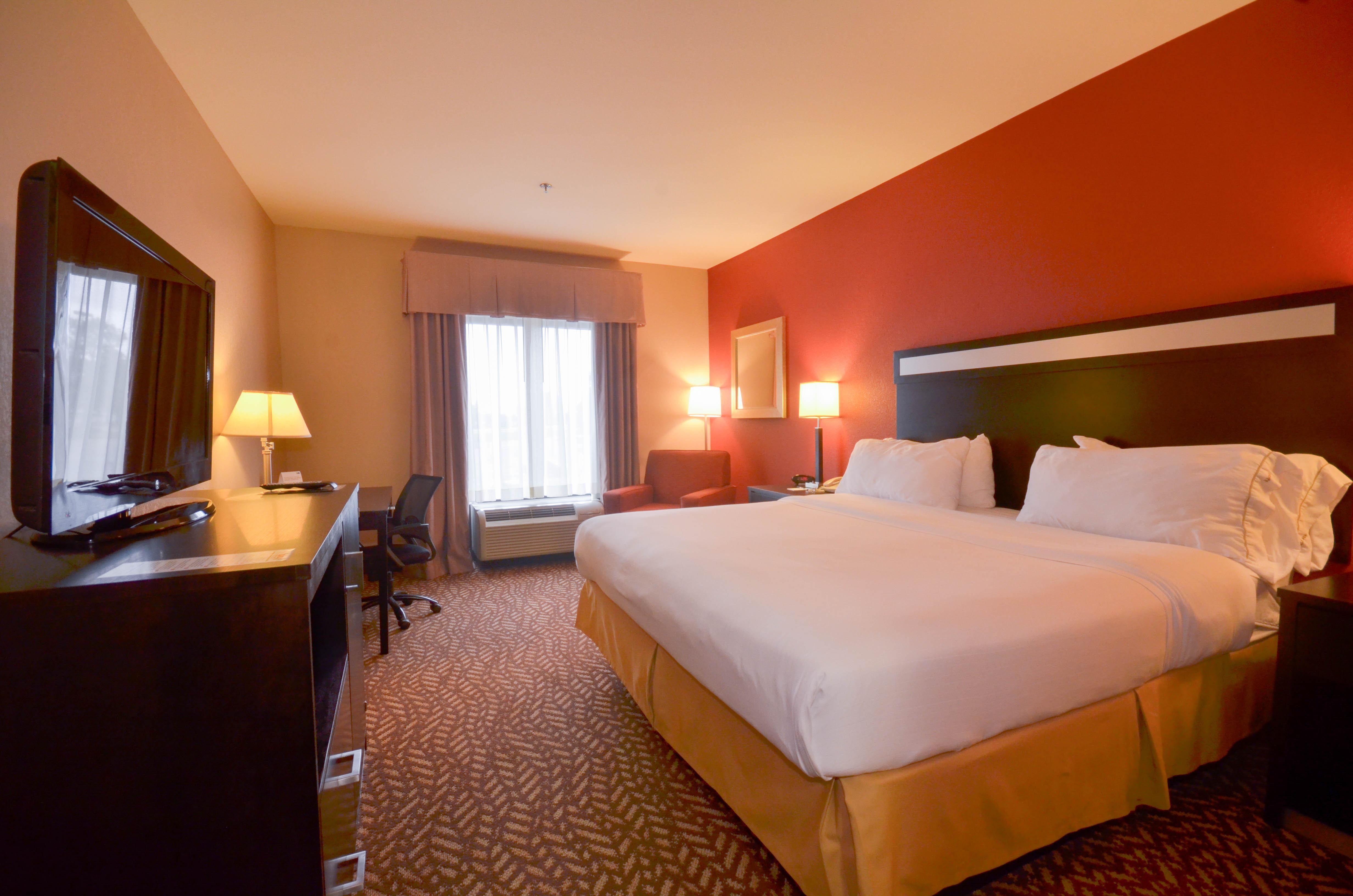 Holiday Inn Express & Suites Pine Bluff/Pines Mall By Ihg Exterior photo