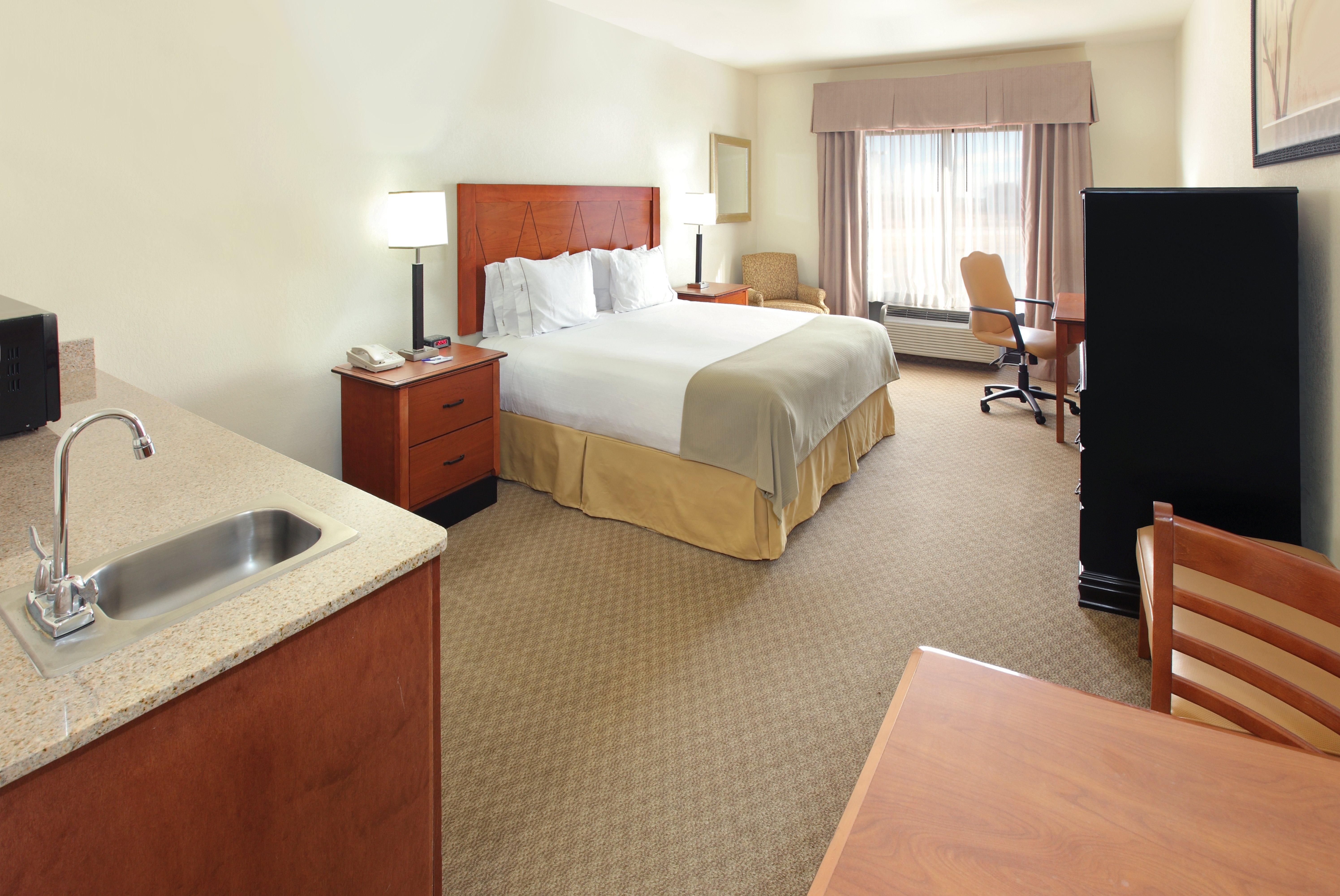 Holiday Inn Express & Suites Pine Bluff/Pines Mall By Ihg Exterior photo