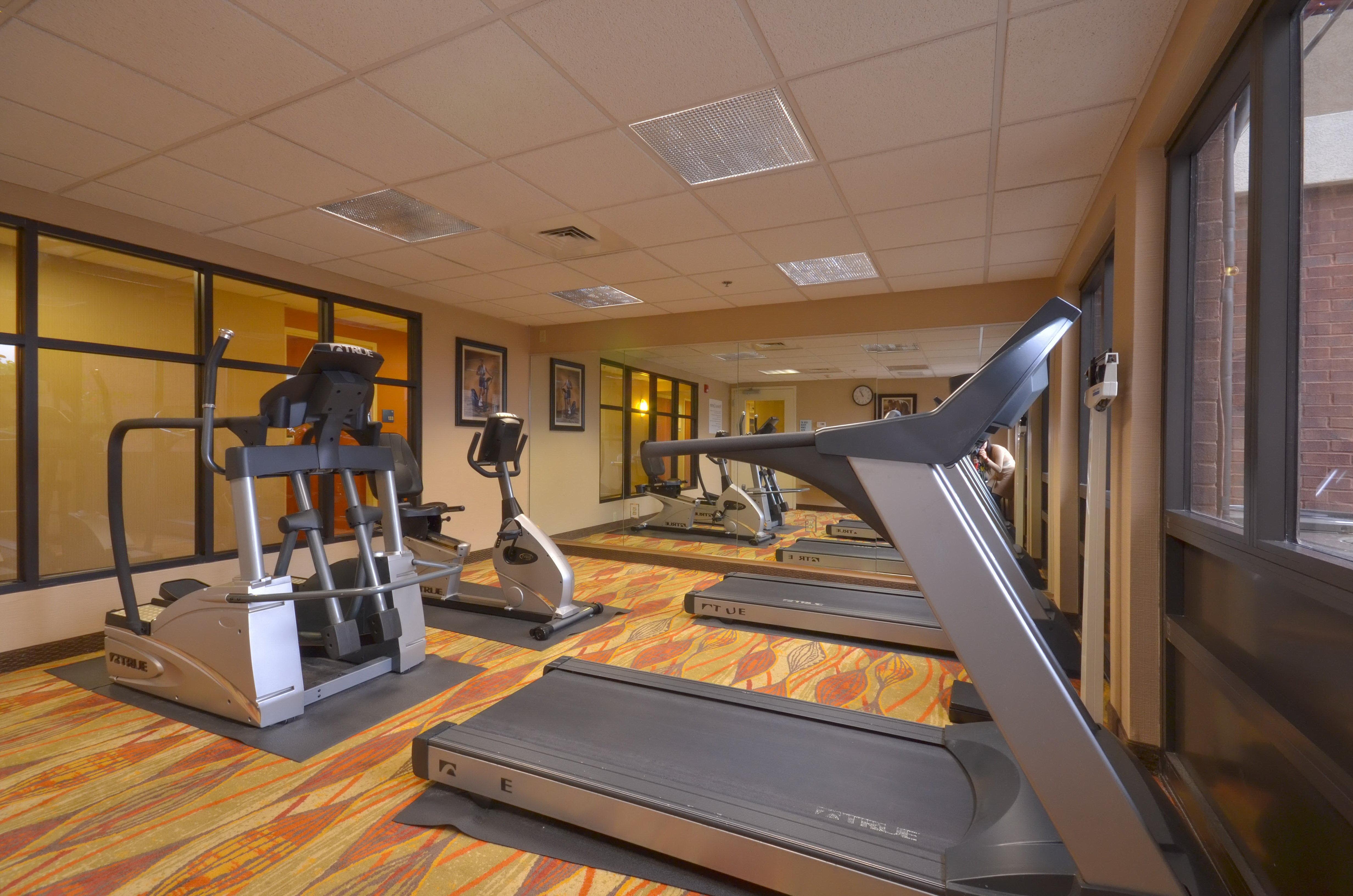 Holiday Inn Express & Suites Pine Bluff/Pines Mall By Ihg Exterior photo