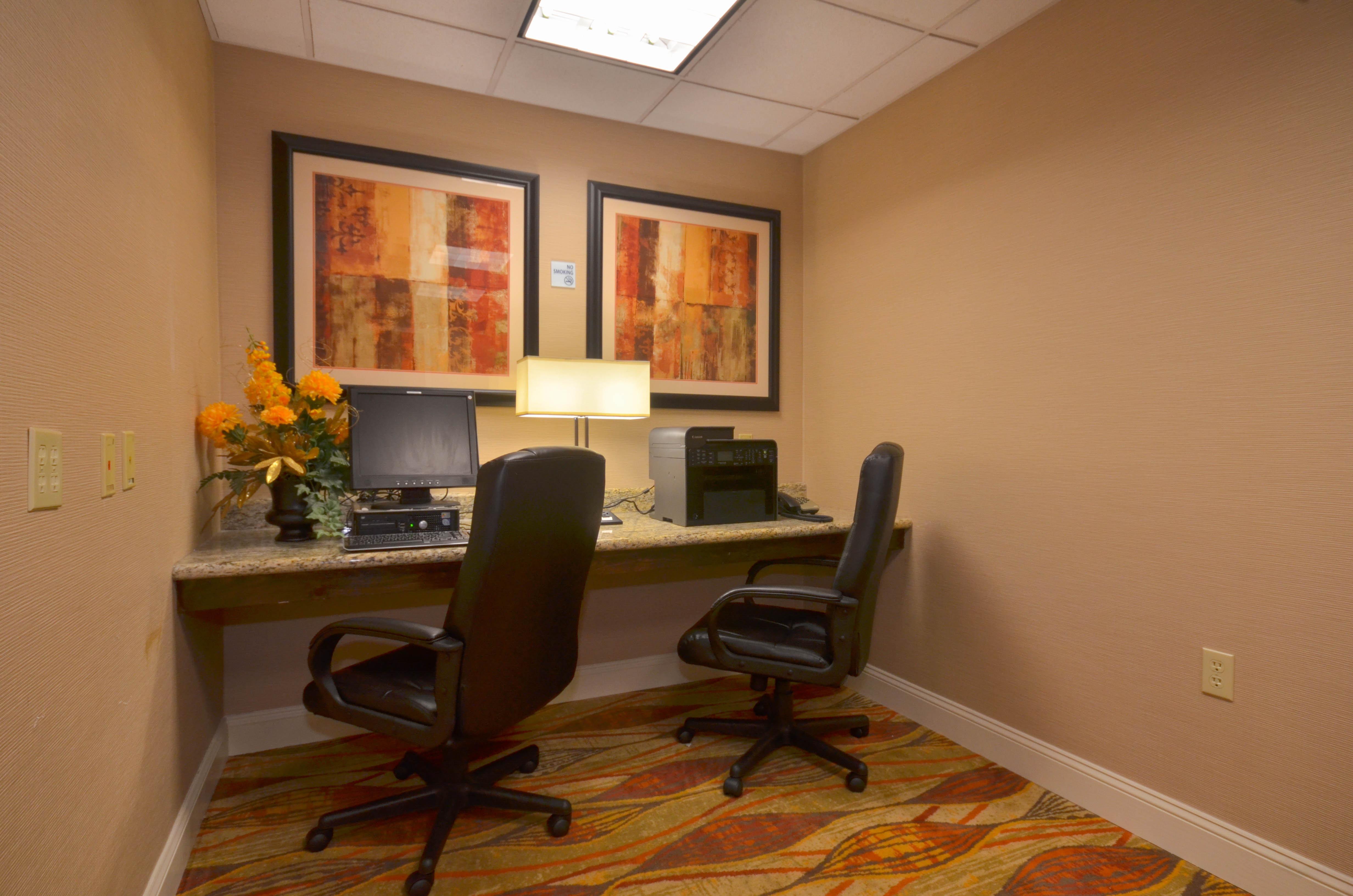 Holiday Inn Express & Suites Pine Bluff/Pines Mall By Ihg Exterior photo