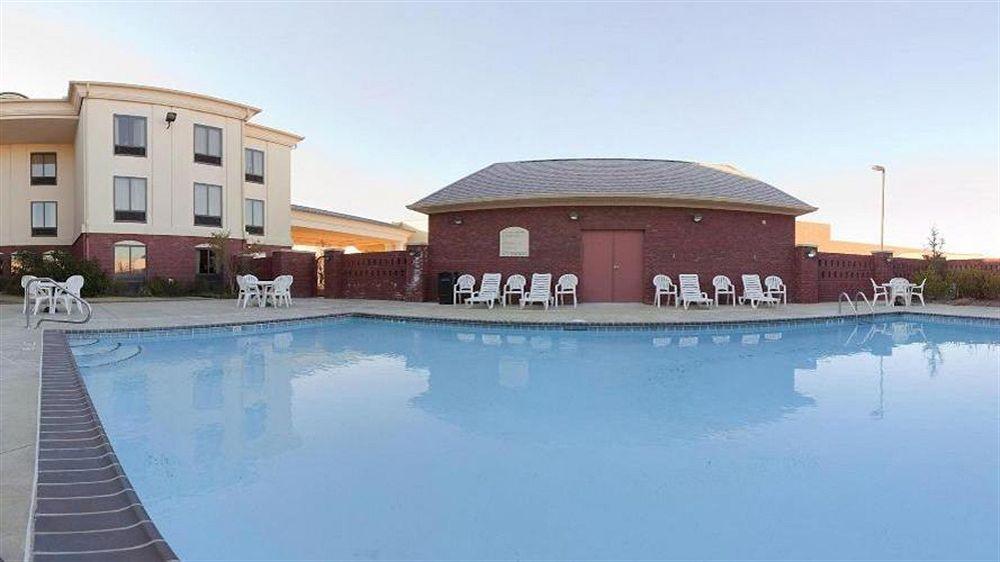 Holiday Inn Express & Suites Pine Bluff/Pines Mall By Ihg Exterior photo